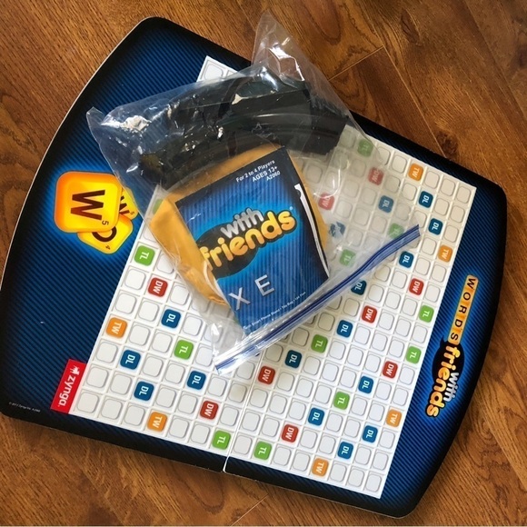 Words with Friends Moving board game - Picture 2 of 4